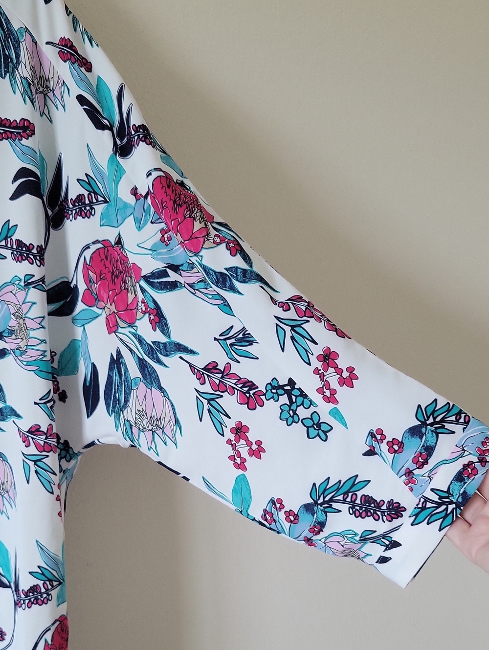 Chico's White Brilliant Blooms Floral 3/4 Sleeve Button Down Blouse Size Large - Picture 3 of 7